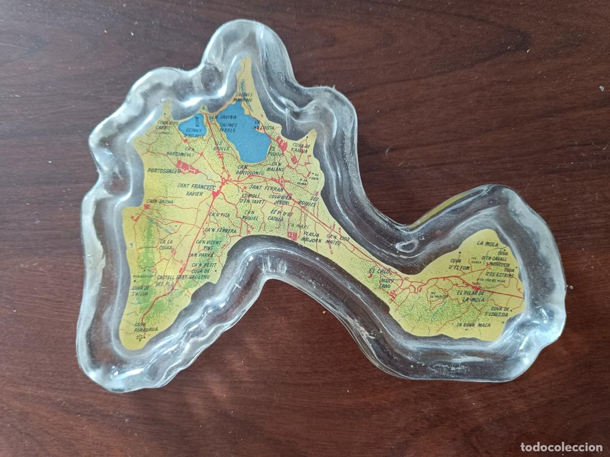 Ceniceros: Antiguo gran cenicero de cristal con forma y mapa isla Formentera, serigrafiado, sin usar, Baleares