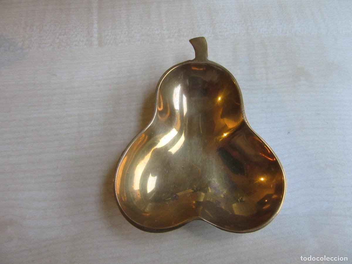 Cendriers: Cenicero de bronce con forma de pera Medidas 10 x 7,5 cm