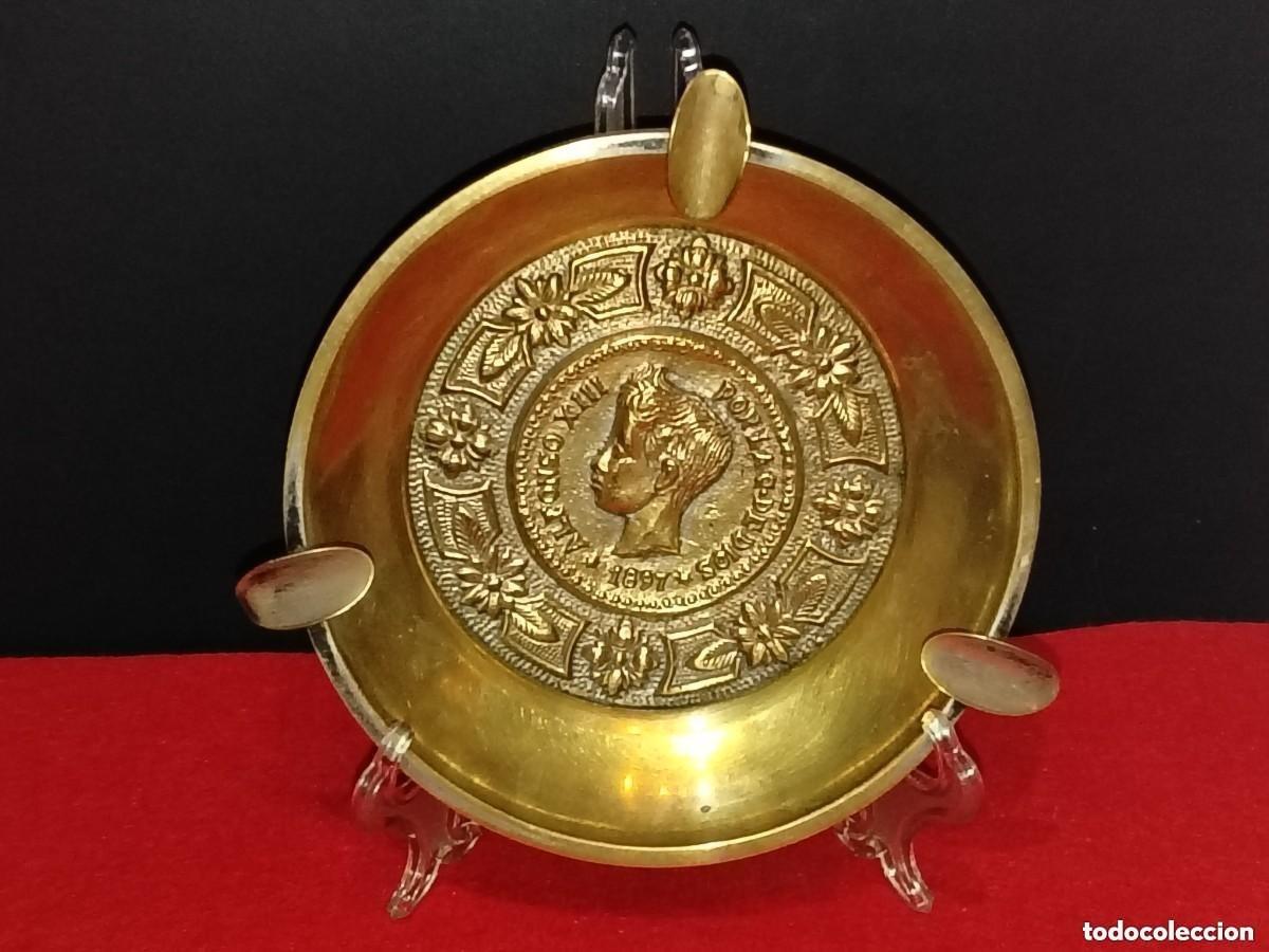 Cendriers: CENICERO ANTIGUO DE COLECCI&Oacute;N EN LAT&Oacute;N INCORPORA MONEDA DE ALFONSO XIII DEL A&Ntilde;O 1897