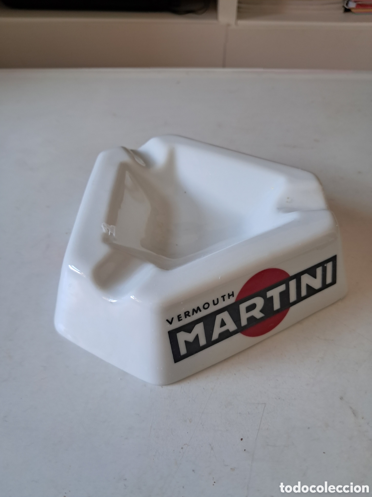 Ashtrays: CENICERO MARTINI DE PORCELANA SANTA CLARA.