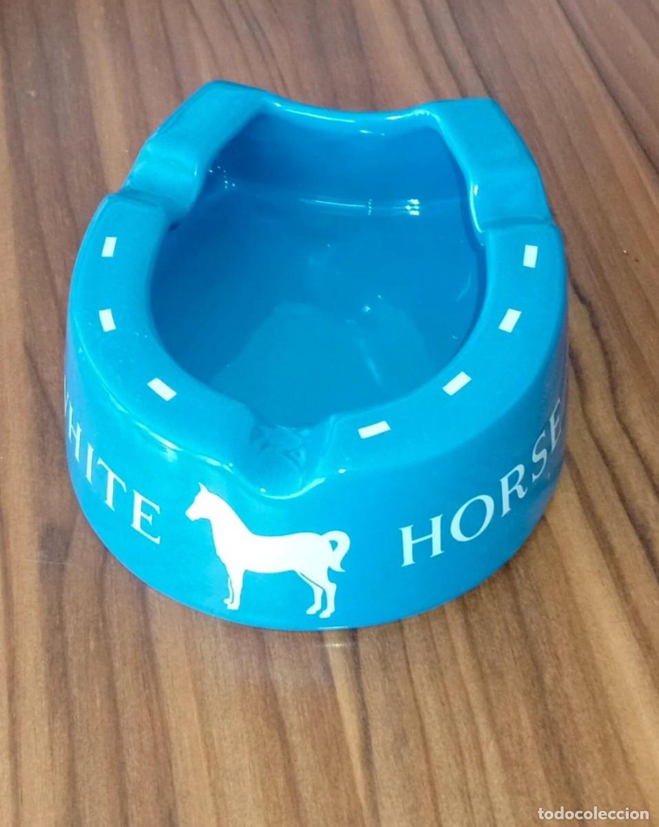 Ceniceros: Cenicero porcelana white horse Wade England vintage