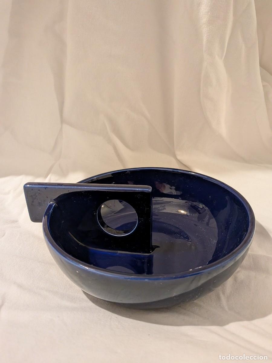 Ceniceros: Cenicero azul cobalto de cer&aacute;mica, forma circular, marca compatible con Il Picchio