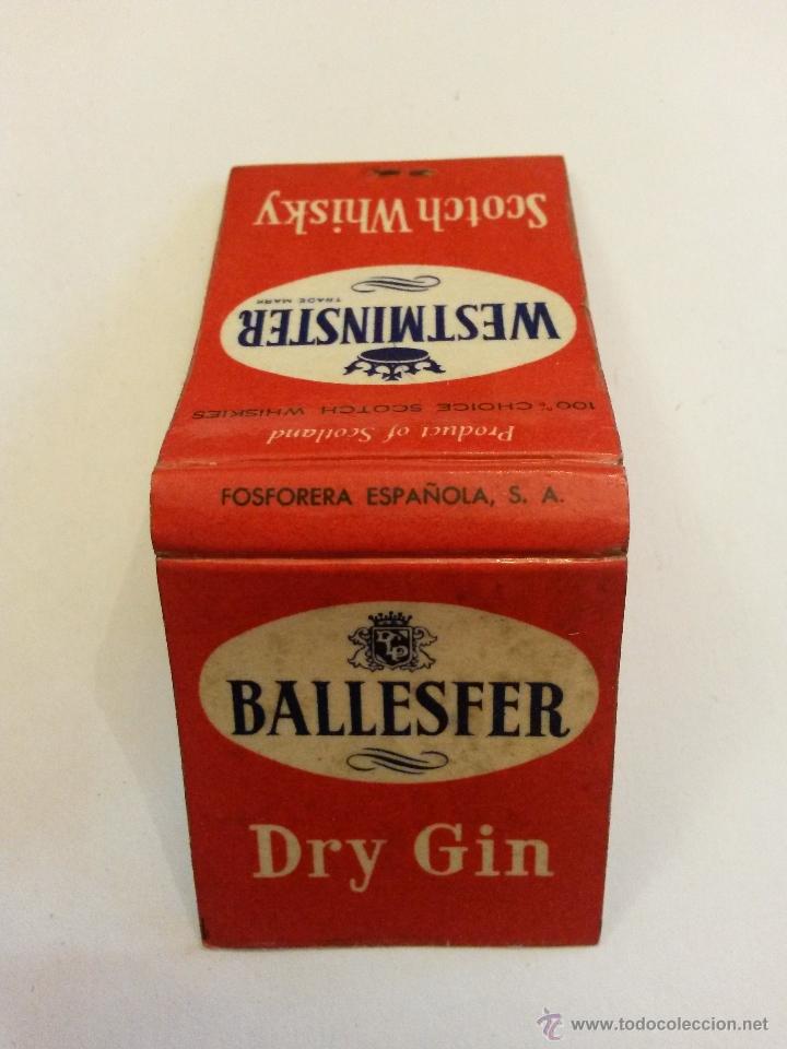 Cajas de cerillas: Caja de cerillas fosforos,publicidad de un wihisky escoces y una ginebra,completa