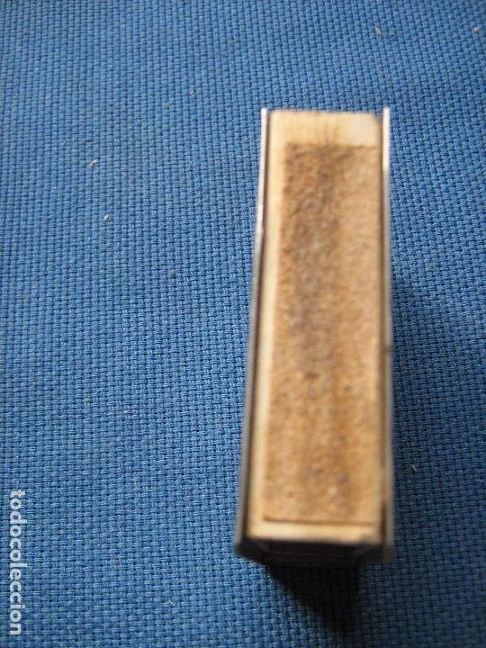 Cajas de cerillas: ANTIGUA CERILLERA REPUJADA DE METAL PLATEADO - Foto 4