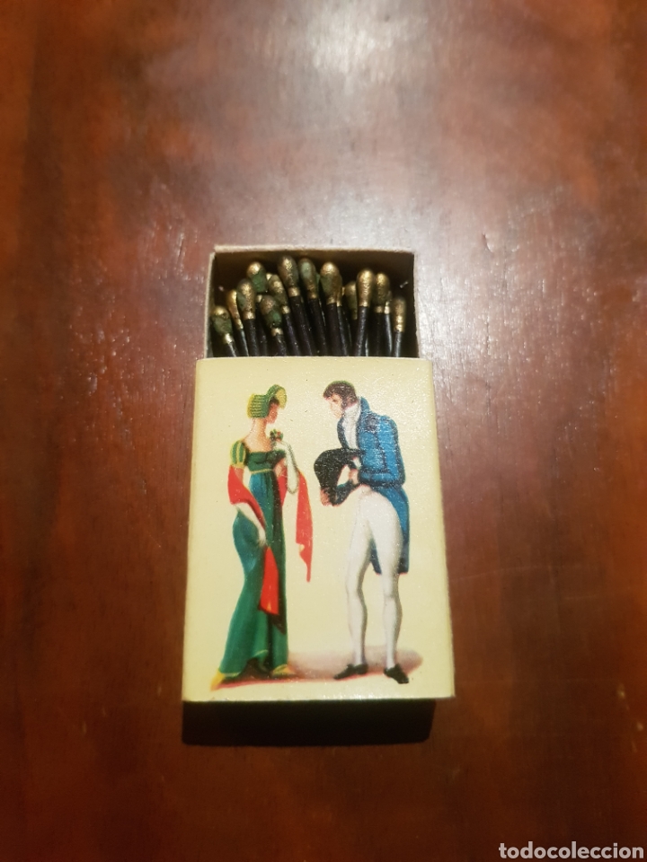 Bo&icirc;tes d'Allumettes: Antigua caja de cerillas historia del vestido 4