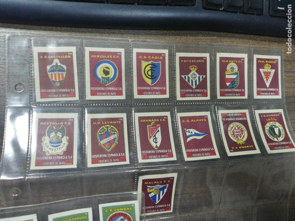 Matchboxes: LOTE DE 19 CERILLAS DE MADERA CON EQUIPO DE FUTBOL. VER FOTOS.