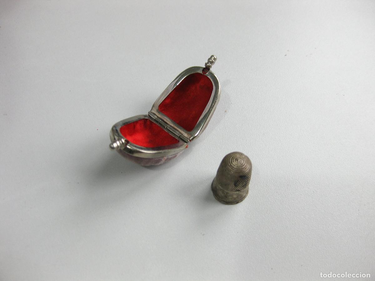 Cajas de Cerillas: ESTUCHE ANTIGUO DE VIAJE CON DEDAL DE PLATA PARA COSTURA.