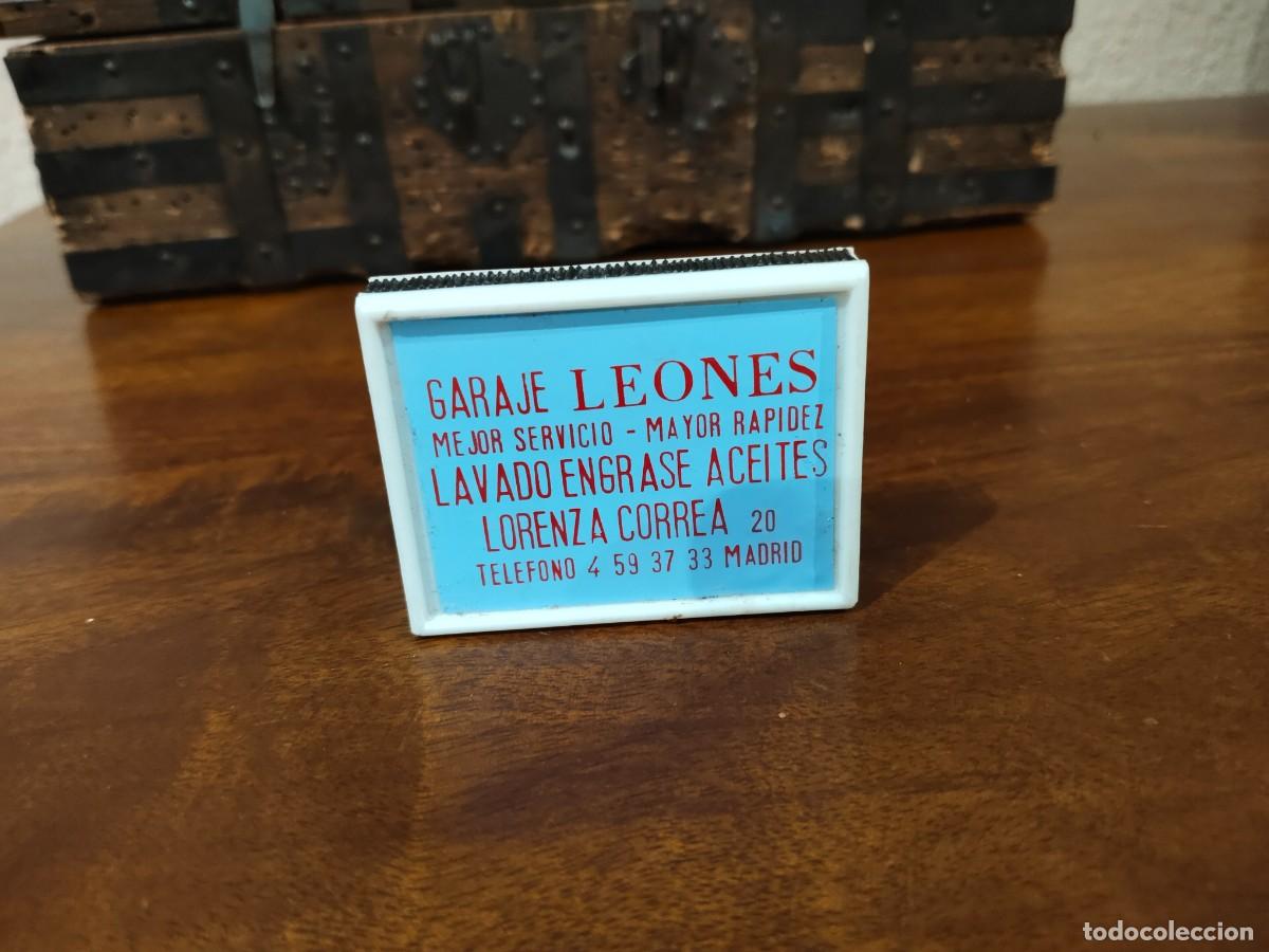 Cajas de Cerillas: Caja de cerillas Vintage Garaje Leones. Holograma er&oacute;tico.