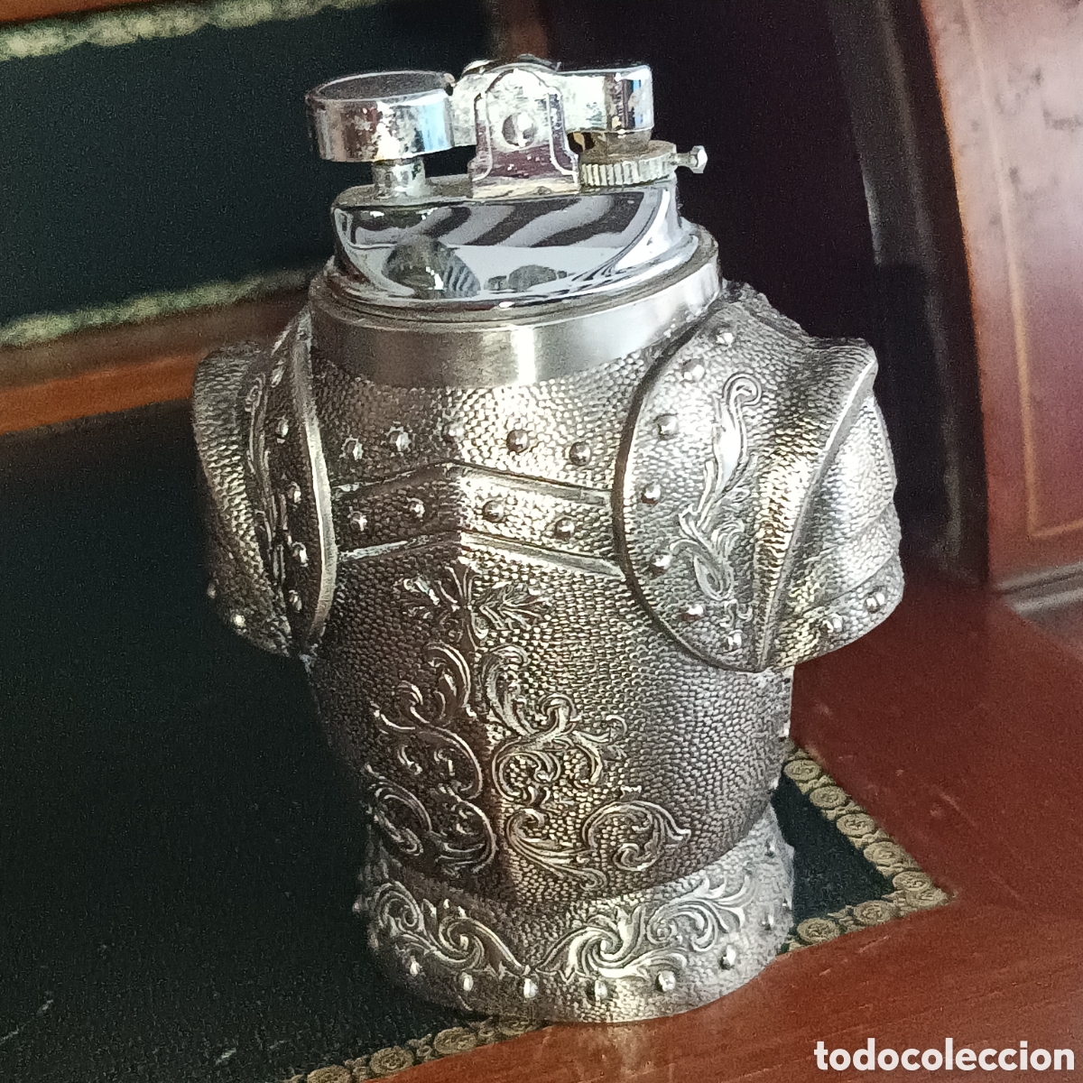 Cajas de Cerillas: ANTIGUO ENCENDEDOR DE MESA VINTAGE CABALLERO MEDIEVAL EN ARMADURA - METAL CROMADO CHISPA A&Ntilde;OS 60 70