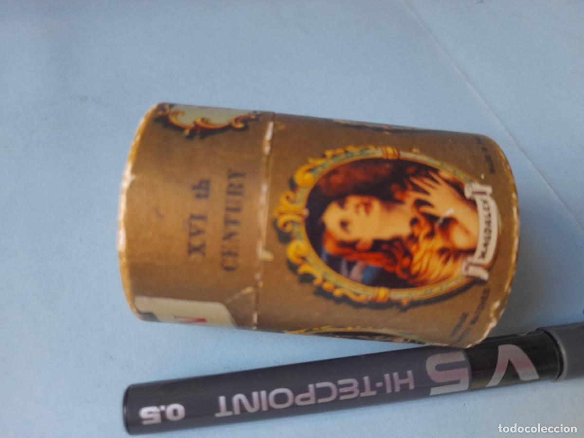 Cajas de Cerillas: Caja de Cerillas cil&iacute;ndrica, Women in Titian&acute;s Paintings, made in Italy, con cerillas, 6 x 4 cms.
