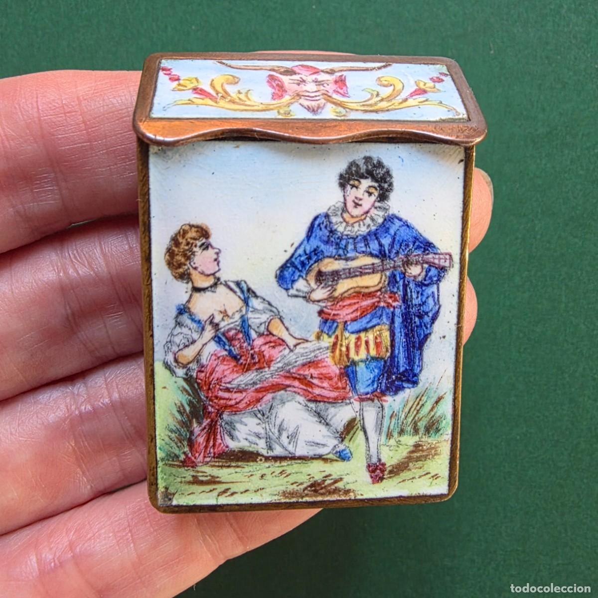 Cajas de cerillas: CHISQUERO O CERILLERO Antigua caja cerillero en metal, con placa de esmalte