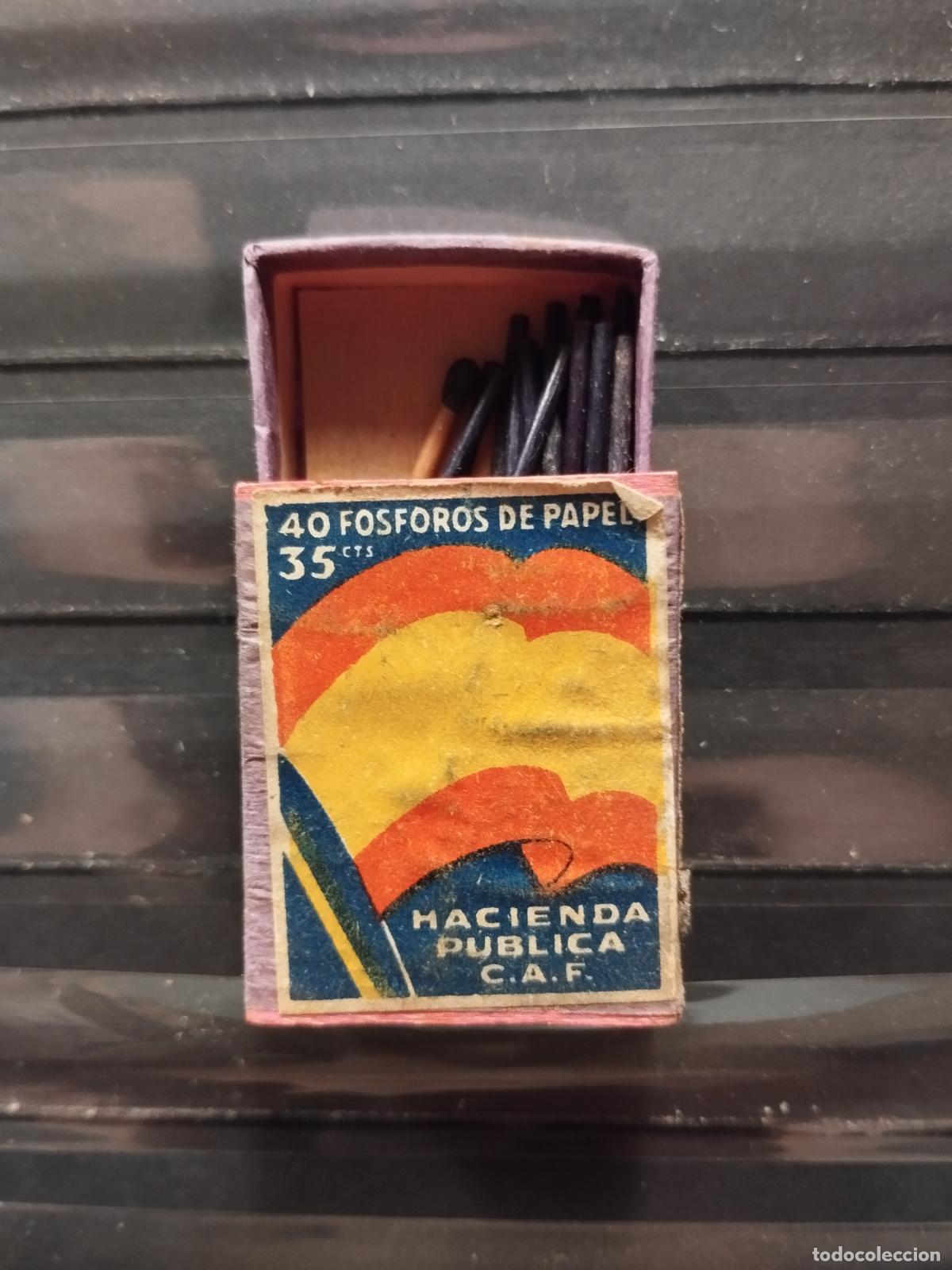 Cajas de cerillas: ANTIGUA CAJAS DE CERILLAS HACIENDA PUBLICA C.A.F. BANDERA DE ESPA&Ntilde;A. CON ALGUNAS CERILLAS