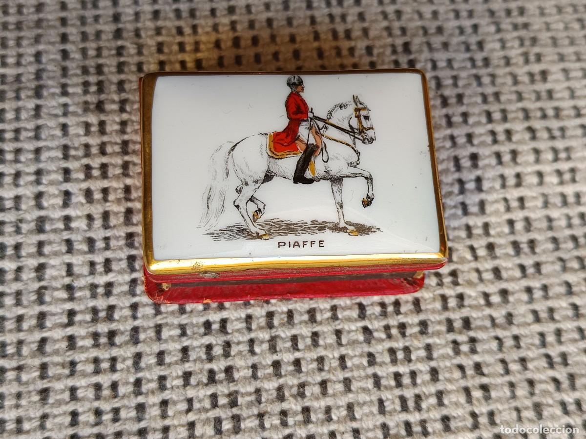 Cajas de cerillas: Cajita porta cerillas de porcelana y lat&oacute;n. Echter Stahlstich l