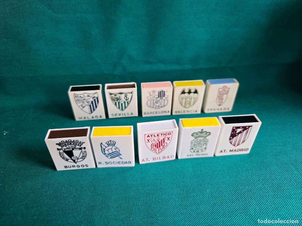 Cajas de cerillas: LOTE 10 CAJAS DE CRRILLAS ESCUDOS FUTBOL 1973 , PLASTICO DURO, PASTA.