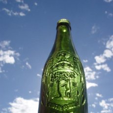 Coleccionismo de cervezas: ANTIGUA BOTELLA CERVEZA EL AGUILA. MADRID. 33CL. RELIEVE