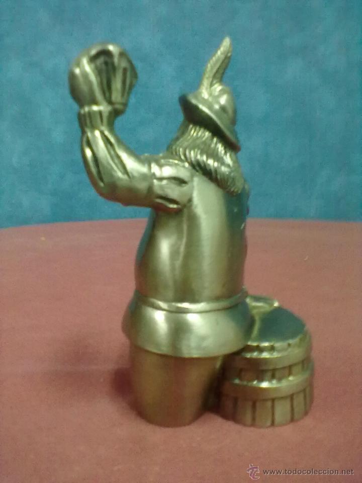 Coleccionismo de cervezas: GAMBRINUS DE BRONCE PLATA VIEJA - Foto 2
