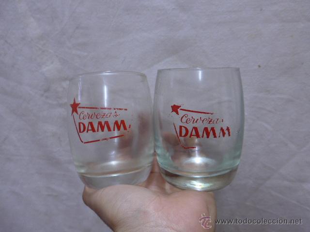 Coleccionismo de cervezas: Pareja de vaso de cerveza damm, originales de a&ntilde;os 50, de cristal grueso