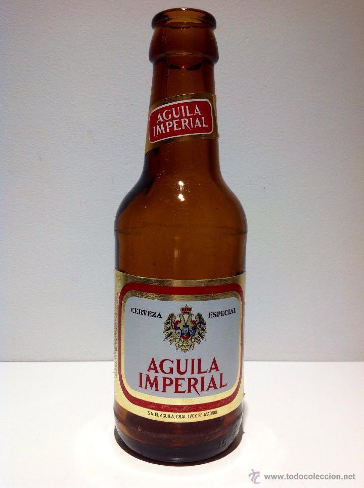 Collectionnisme de bi&egrave;res: ANTIGUA BOTELLA DE 200 CL, DE CERVEZA &Aacute;GUILA IMPERIAL, CON ETIQUETA DE PAPEL