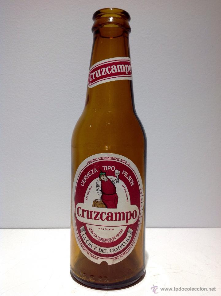 Coleccionismo de cervezas: ANTIGUA BOTELLA DE UN QUINTO 1/5 DE CERVEZA CRUZCAMPO,ETIQUETA DE PAPEL FECHA DE CADUCIDAD 1991