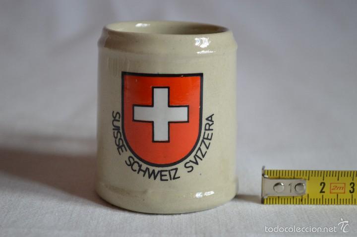 Coleccionismo de cervezas: Jarra de cer&aacute;mica vidriada con escudo de Suiza. romanjuguetesymas.