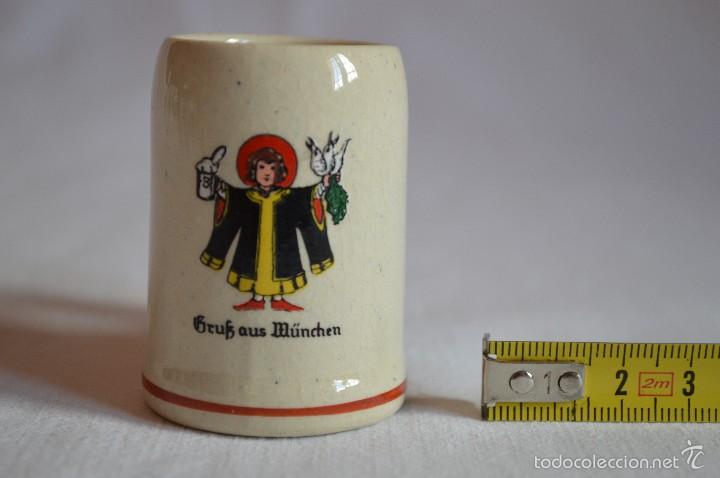 Coleccionismo de cervezas: Jarra de cer&aacute;mica vidriada con escudo de M&uacute;nich. Alemania. romanjuguetesymas.