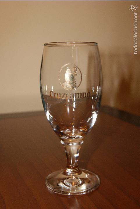 Coleccionismo de cervezas: Copa cerveza cruzcampo en perfecto estado. Muy rara. 15 centimetros