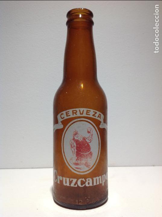 Coleccionismo de cervezas: ANTIGUA BOTELLA DE CERVEZA CRUZCAMPO, UN QUINTO