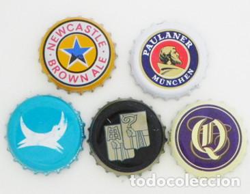 Coleccionismo de cervezas: LOTE DE CHAPAS - CERVEZAS - PAULANER / NEWCASTLE / PERRO / ESCUDO / LETRA Q - CHAPA - CERVEZA BEBIDA