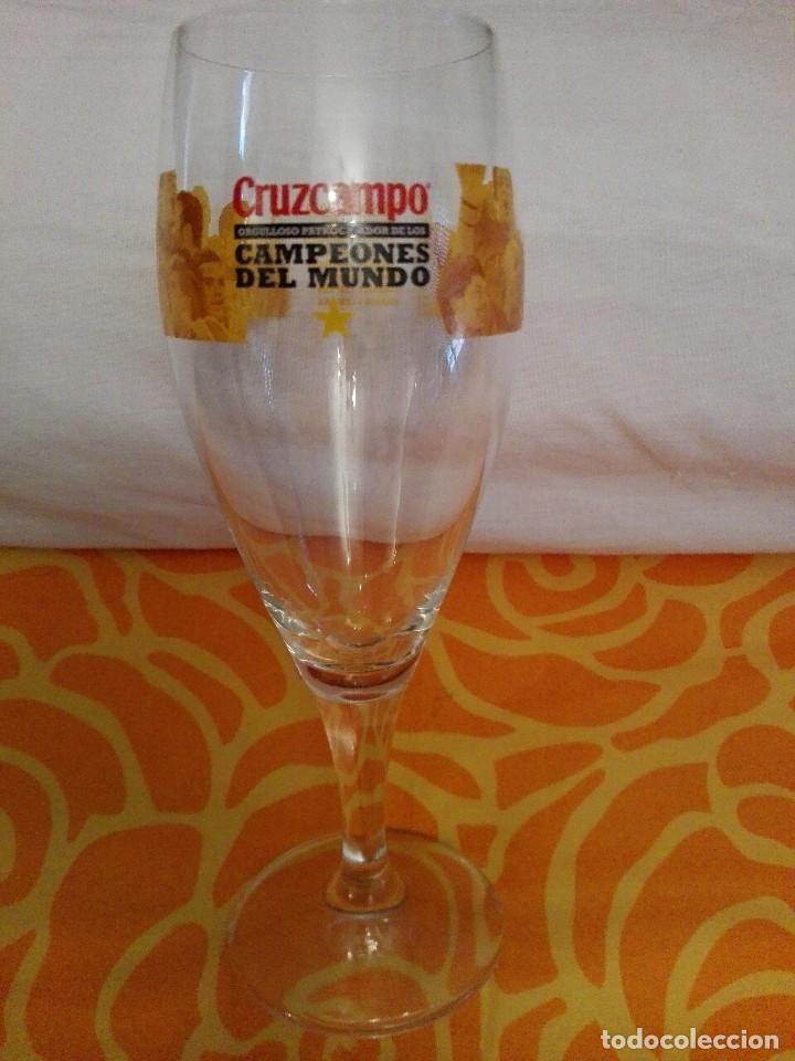Coleccionismo de cervezas: COPA DE CERVEZA CRUZCAMPO CONMEMORATIVA DEL MUNDIAL FUTBOL 2010 (D)