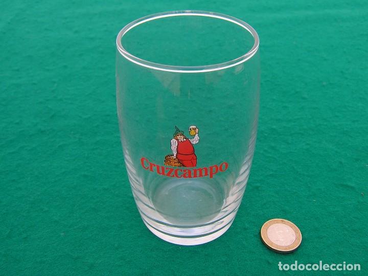 Coleccionismo de cervezas: Vaso  de vidrio, Cerveza Cruzcampo con Gambrinus gordo a color..