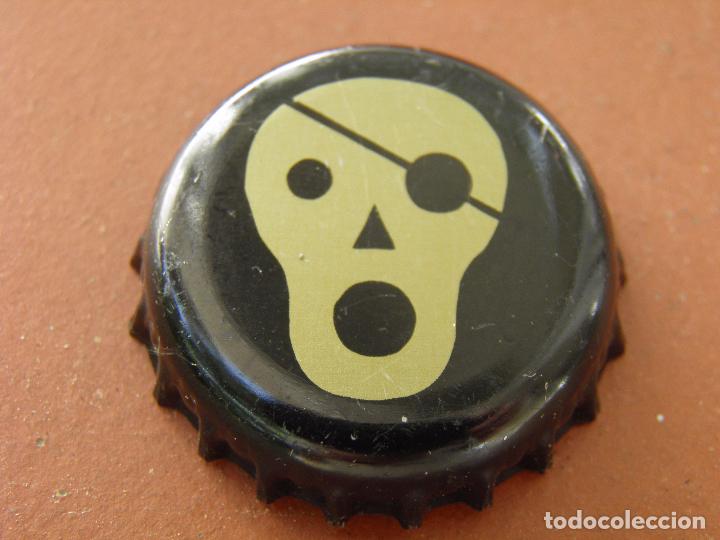 Sammeln von Brauereiartikeln: CROWN BEER BIRRA CHAPA CERVEZA ARTESANA LA PIRATA.SURIA.BARCELONA----LOTE N.1184----CARMANJO