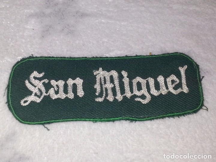 Coleccionismo de cervezas: ANTIGUO PARCHE DE TELA BORDADA CERVEZAS CERVEZA SAN MIGUEL A&Ntilde;OS 60 RARO Y DIFICIL