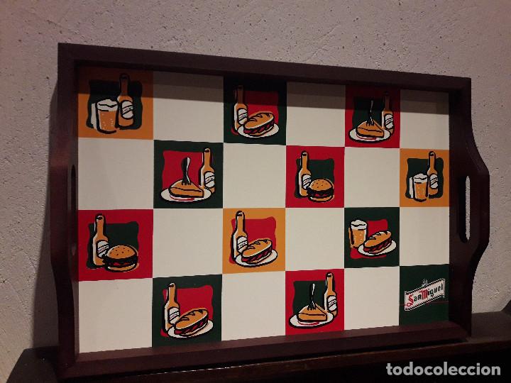 Coleccionismo de cervezas: Bonita bandeja cerveza San Miguel de madera, 40 x 27 cm.
