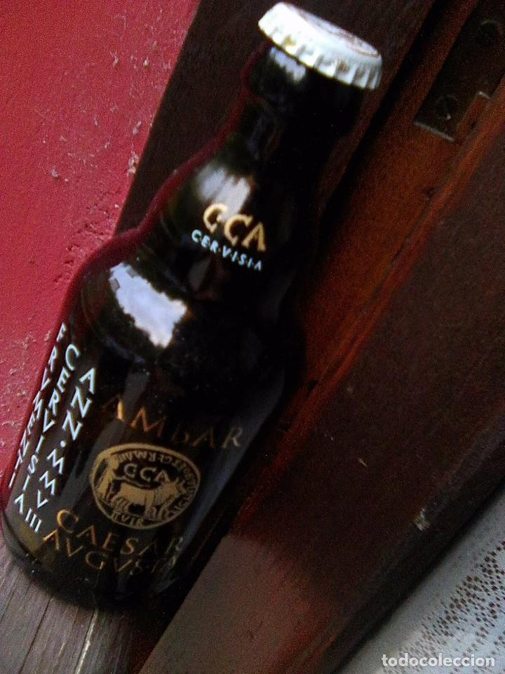Coleccionismo de cervezas: Botella ambar Caesar augusta - con chapa original -