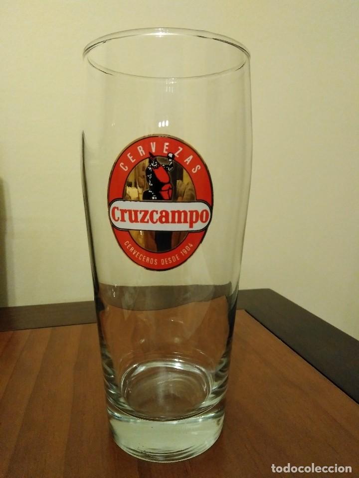 Coleccionismo de cervezas: Magn&iacute;fico vaso Cruzcampo. Gran tama&ntilde;o. 17.50 cm alto