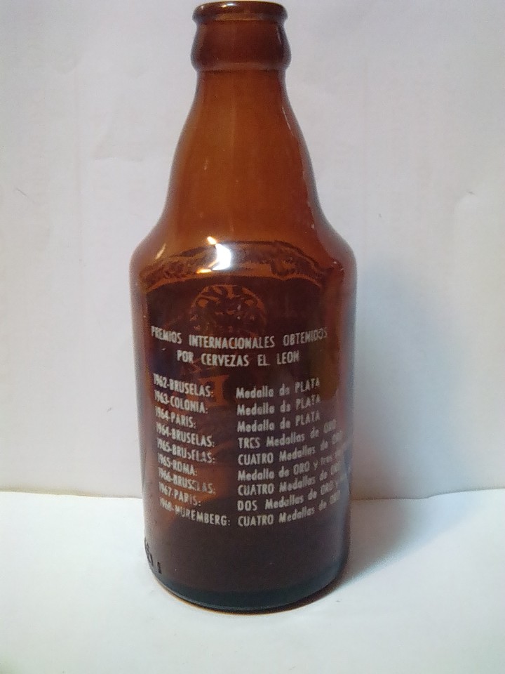 Coleccionismo de cervezas: Botella cerveza el le&oacute;n 1/3 - Foto 2