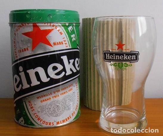 Coleccionismo de cervezas: LATA MET&Aacute;LICA DE LA CERVEZA HEINEKEN CON VASO DE CRISTAL
