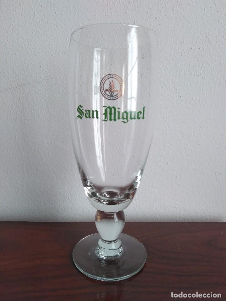 Coleccionismo de cervezas: Antigua copa cerveza San Miguel. Serigraf&iacute;a oro perfecta. Letras verdes perfectas.