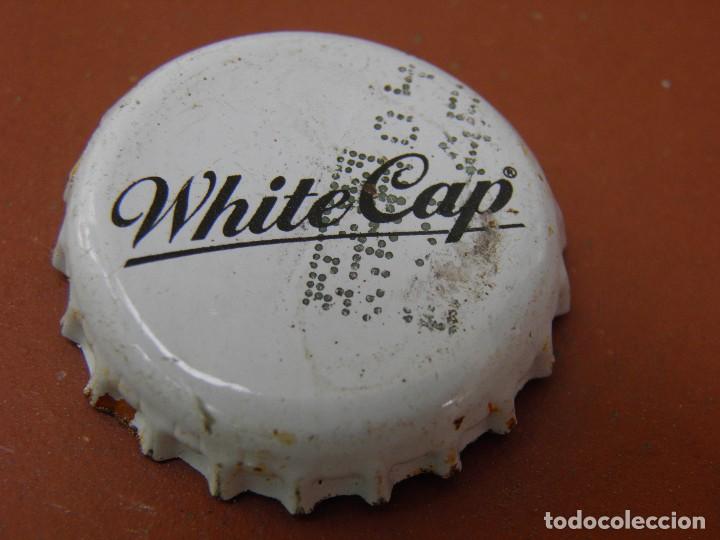 Coleccionismo de cervezas: BOTTLE CAP BIERE TAP&Oacute;N CORONA BEER CHAPA CERVEZA WHITE CAP (1). KENYA.-----LOTE N. 1076-----CARMANJO