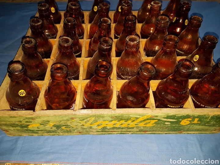 Coleccionismo de cervezas: Caja madera botellines El aguila - Foto 1