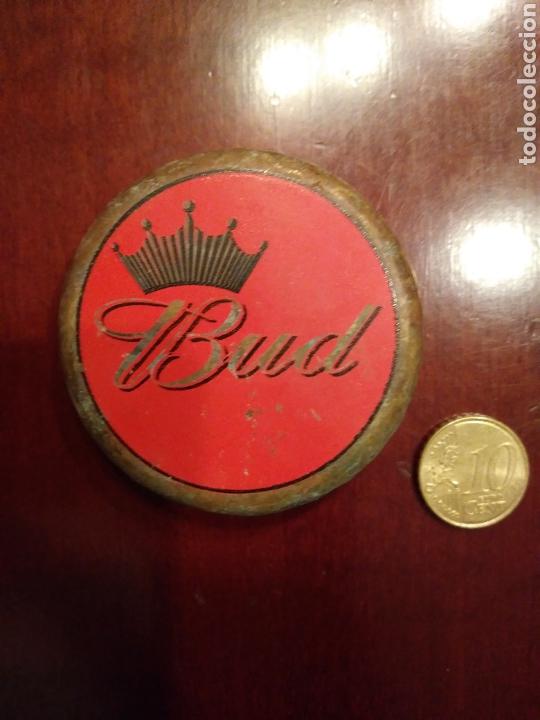 Gran chapa de cerveza Bud