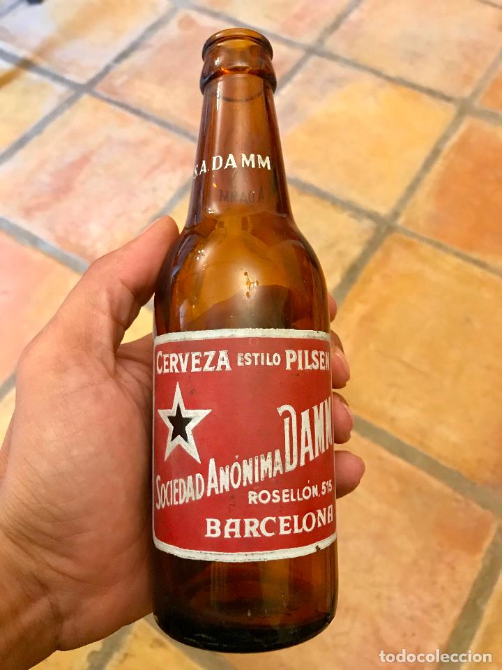 Coleccionismo de cervezas: ANTIGUA BOTELLA DE CERVEZA DAMM, TERCIO, 1/3, S.A DAMM EN CUELLO