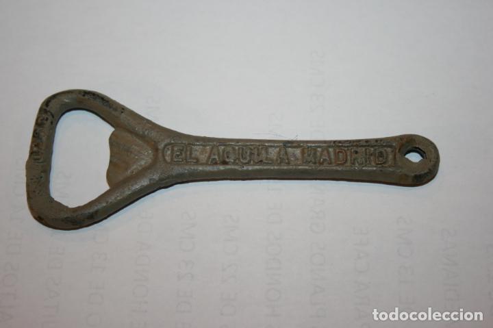 Coleccionismo de cervezas: Raro y antiguo abridor cerveza El &aacute;guila Madrid. las dos caras iguales. mide 9,5 cms.