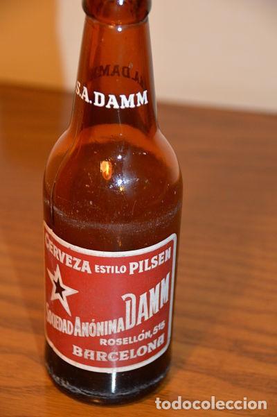 Coleccionismo de cervezas: CERVEZA DAMM ANTIGUA 1963 SERIGRAFIADA