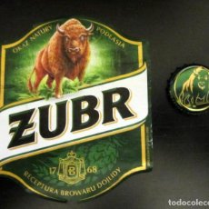 Coleccionismo de cervezas: CHAPA Y ETIQUETA CERVEZA ZUBR BEER POLONIA TAPON . Lote 141137918