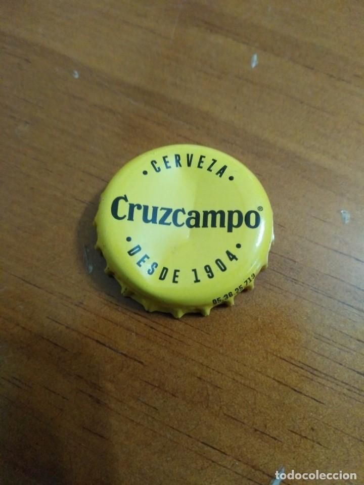 Coleccionismo de cervezas: Chapa cerveza Cruzcampo. Doblada pero sin ara&ntilde;azos