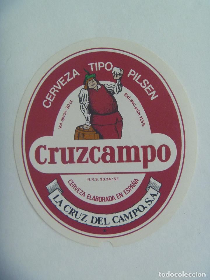 Coleccionismo de cervezas: CERVEZA Y CERVECEROS : ANTIGUA ESTIQUETA DE BOTELLIN DE CRUZCAMPO. SEVILLA