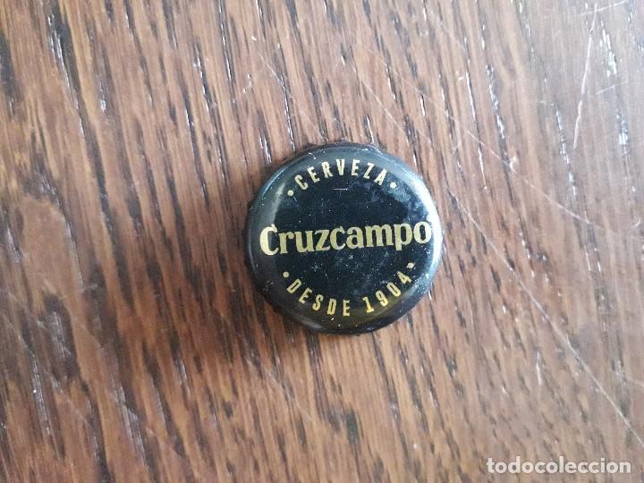 Coleccionismo de cervezas: chapa, tap&oacute;n corona de cerveza cruzcampo. color negro.