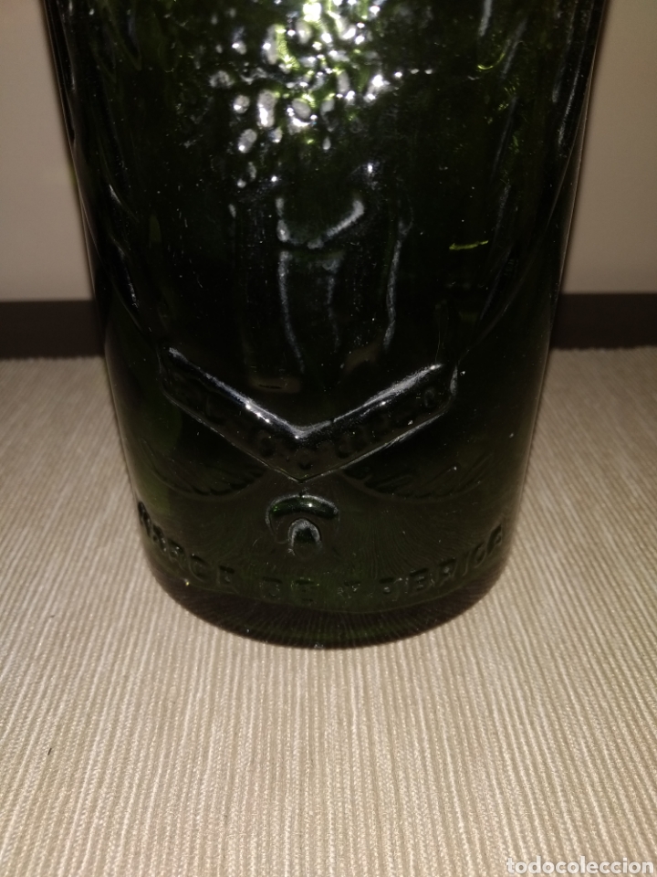 Coleccionismo de cervezas: BOTELLA CERVEZA EL &Aacute;GUILA RELIEVE - Foto 3