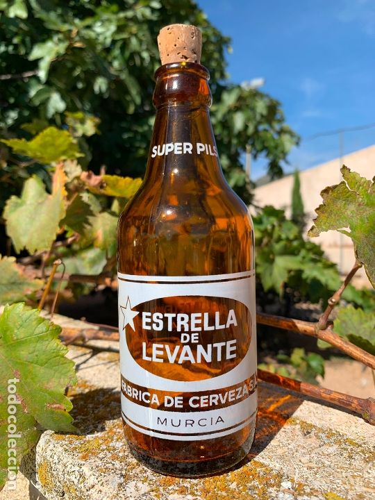 Coleccionismo de cervezas: BOTELLA ANTIGUA DE CERVEZA ESTRELLA LEVANTE, SUPER PILS EN GRANDE